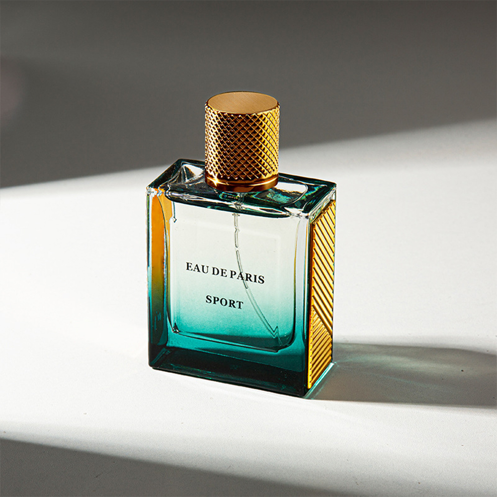 Evocative Aqua de Paris for Men with a fresh and long-lasting wood sea scent